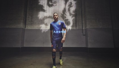 奥尼尔果岭惊艳一投引轰动！篮球传奇跨界展绝技，这手感不愧NBA名宿