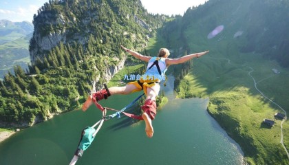 英超格局生变，曼联跌出前四，凯恩点射救主，热刺1-1客平埃弗顿