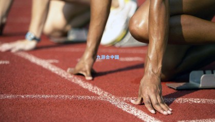 哈维坚称下赛季继续执教巴萨，高层未与我沟通，专注重建计划