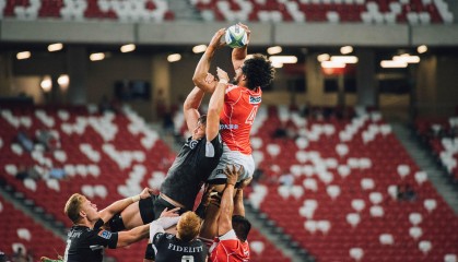 维尼修斯被换下后情绪失控怒斥主帅，总是换下我，我要离队！皇马更衣室再掀波澜