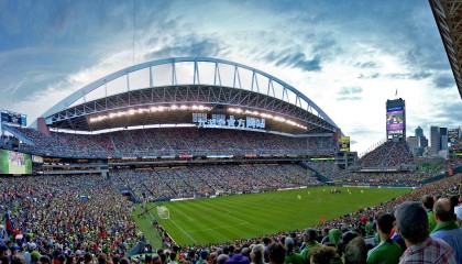 斯洛特：右闸两将证利记血厚，每冠必争不怨赛程紧