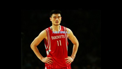 湖人阵容大洗牌，裁旧将签新援，多项数据领跑联盟，艾顿使用策略成关键